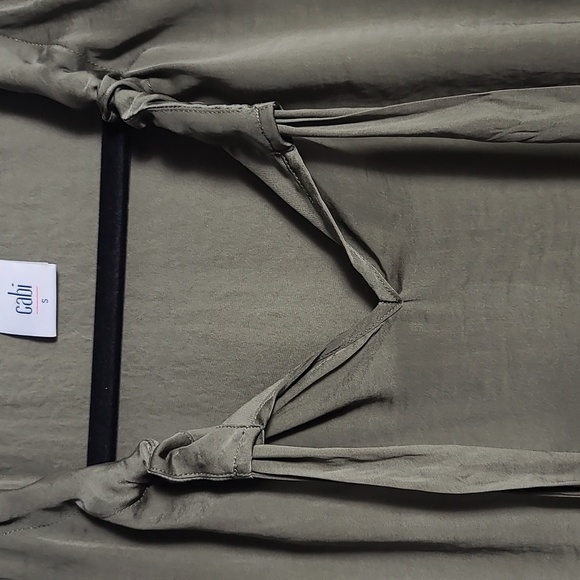 CABI Cinch Blouse Olive Green Sleeveless Tie Front Blouse Size Small - Picture 14 of 15